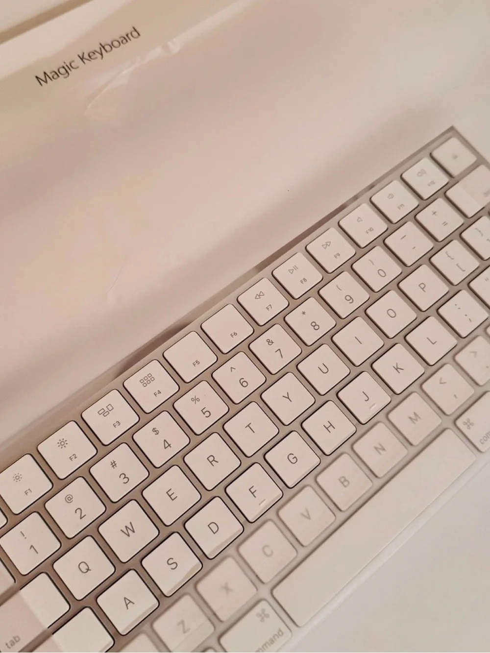 Apple Magic Keyboard, White, MacBook Compatible